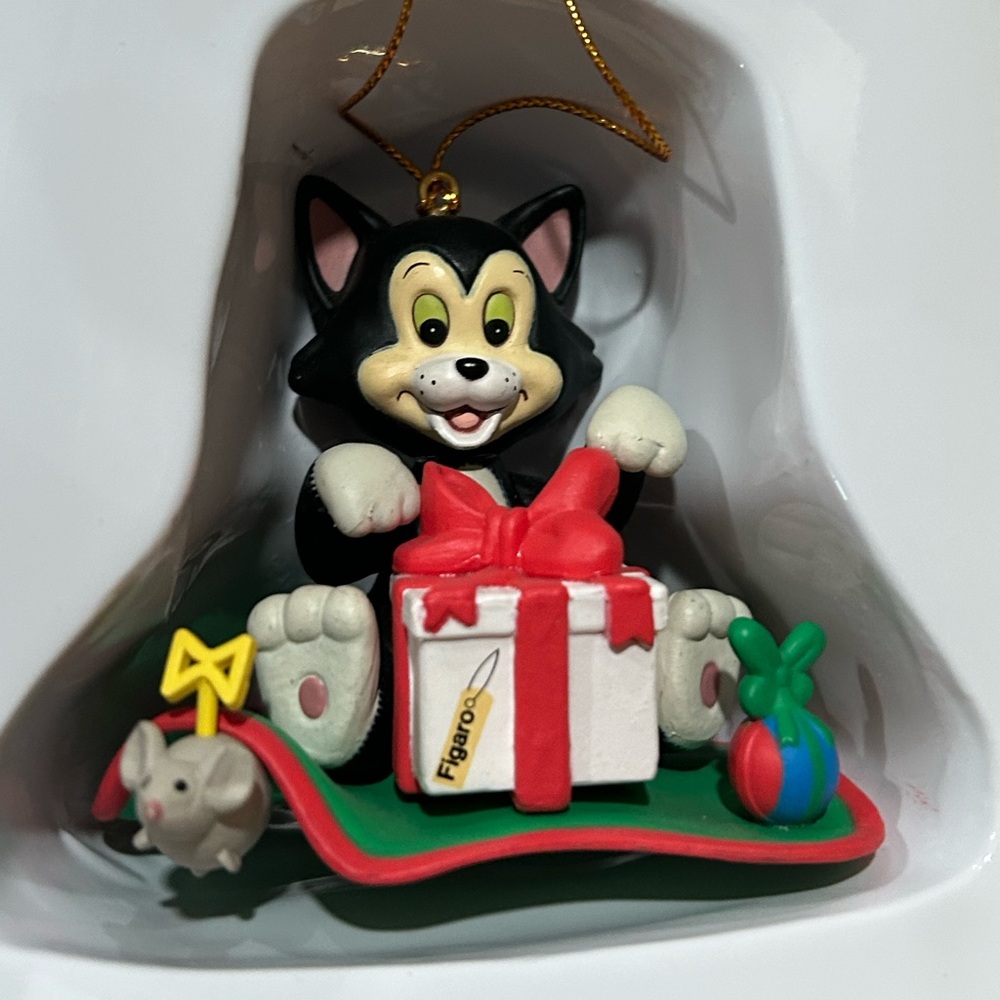 Vintage Disney Ornament Grolier’s Christmas Magic Figaro - Picture 2 of 3